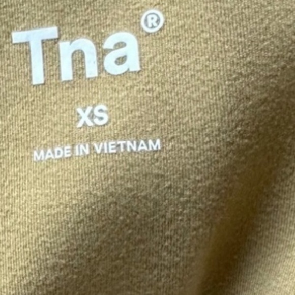 Aritzia TNA Butter Atmosphere Hi-Rise 7" Short - Picture 6 of 6